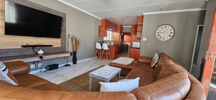 To Let 3 Bedroom Property for Rent in Safari Gardens North West